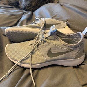 Like new Nike. Size 6.5